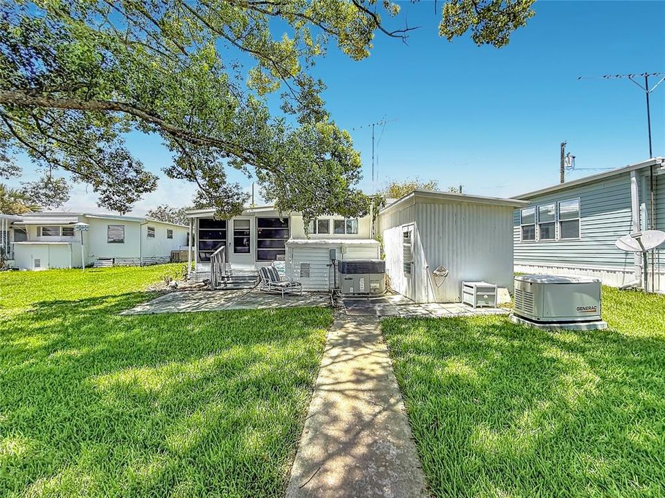 For Sale: $175,000 (2 beds, 2 baths, 700 Square Feet)