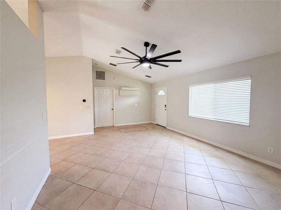 For Sale: $318,000 (3 beds, 2 baths, 1290 Square Feet)