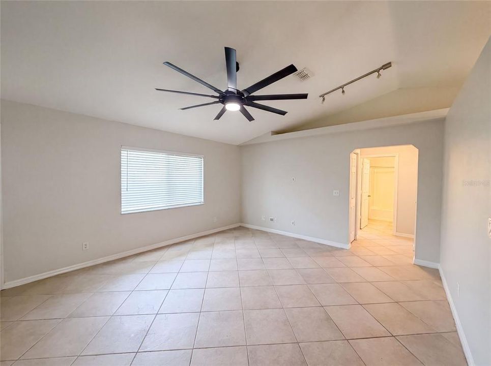 For Sale: $318,000 (3 beds, 2 baths, 1290 Square Feet)