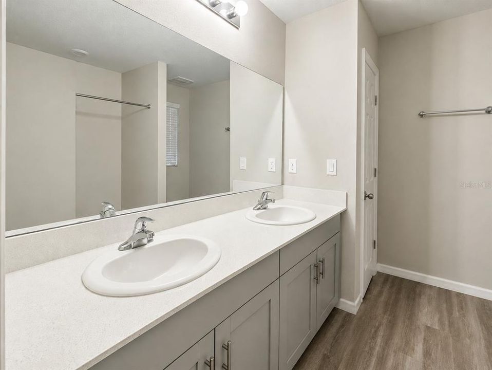 For Rent: $2,599 (4 beds, 2 baths, 2073 Square Feet)