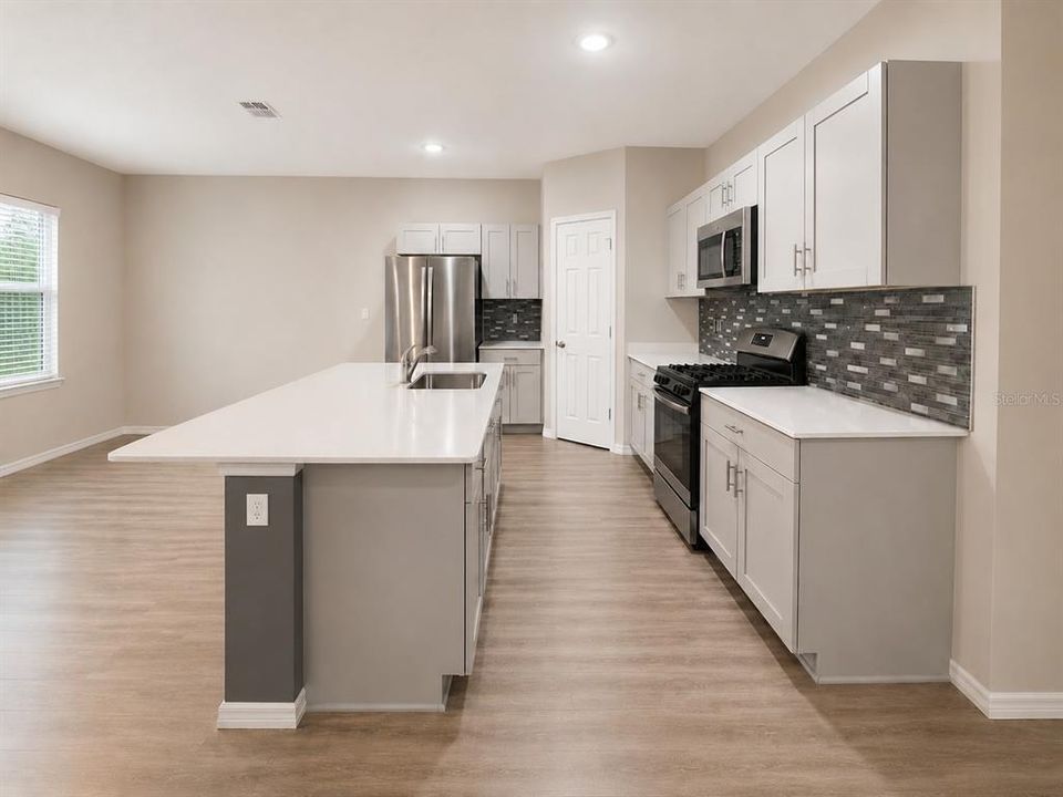 For Rent: $2,599 (4 beds, 2 baths, 2073 Square Feet)