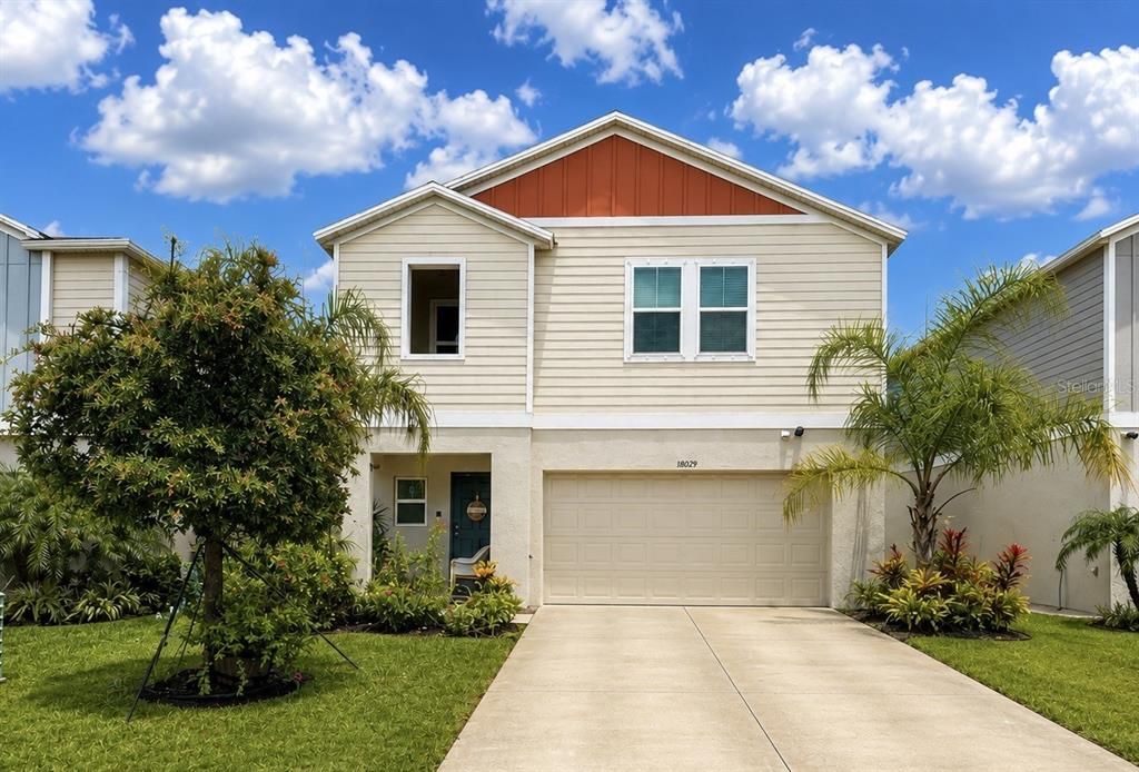 For Rent: $2,599 (4 beds, 2 baths, 2073 Square Feet)