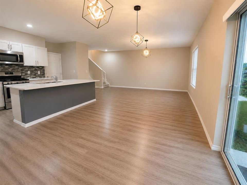 For Rent: $2,599 (4 beds, 2 baths, 2073 Square Feet)