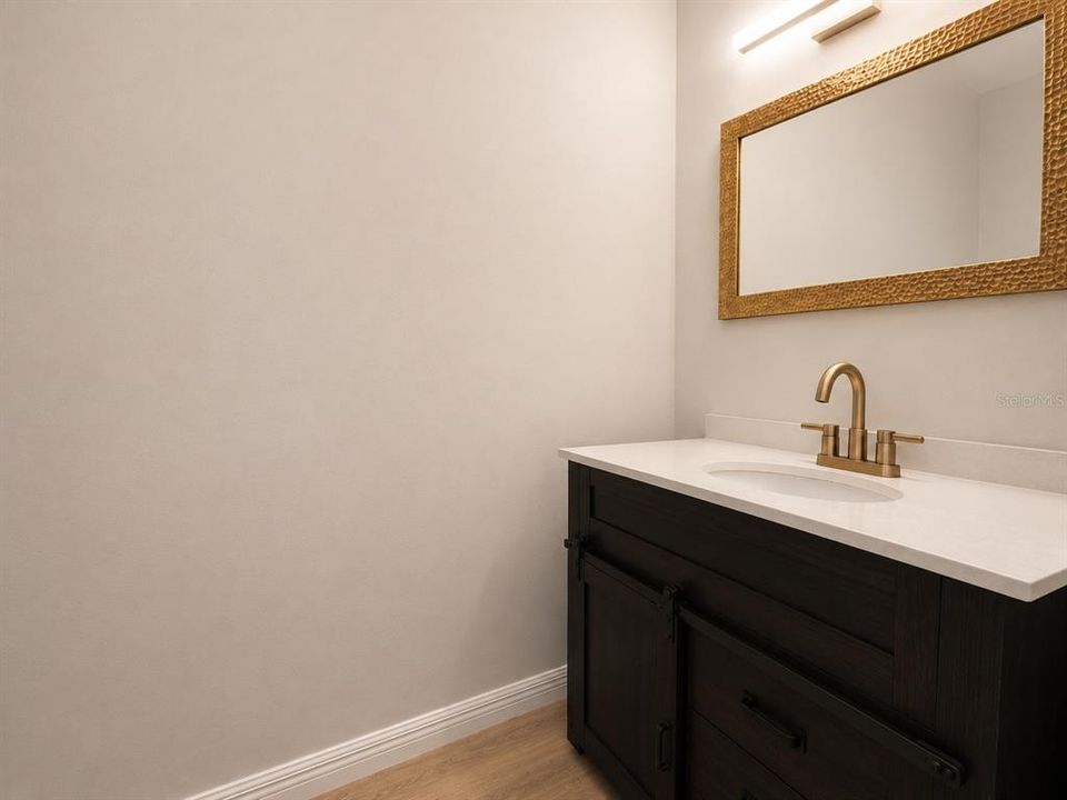 For Rent: $2,599 (4 beds, 2 baths, 2073 Square Feet)