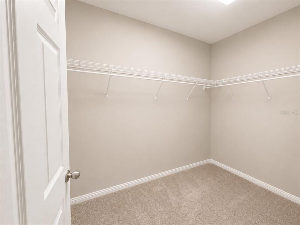 For Rent: $2,599 (4 beds, 2 baths, 2073 Square Feet)