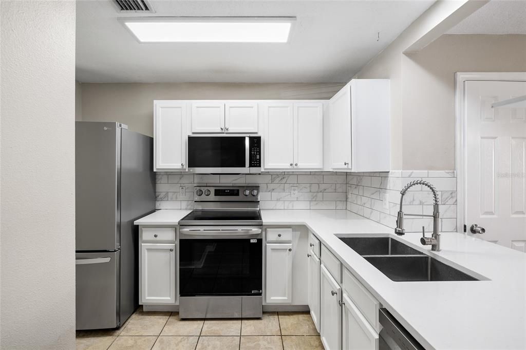 For Sale: $225,000 (2 beds, 2 baths, 1080 Square Feet)