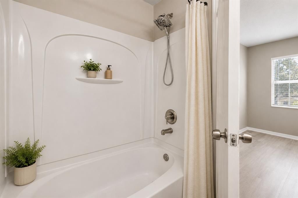 For Sale: $225,000 (2 beds, 2 baths, 1080 Square Feet)