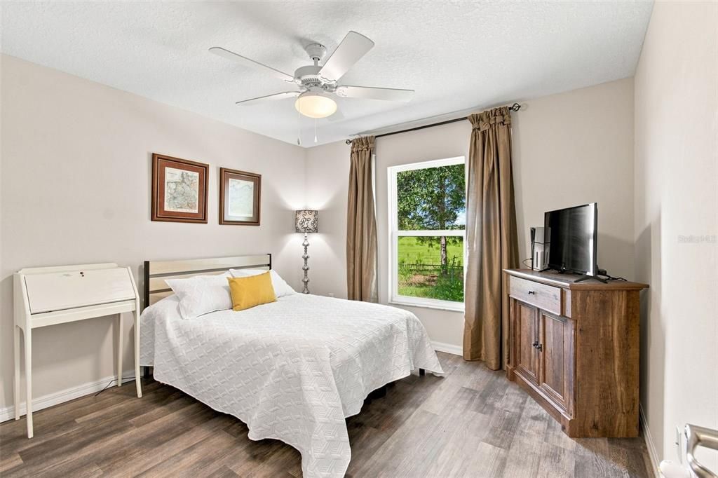 For Sale: $225,000 (3 beds, 2 baths, 1368 Square Feet)