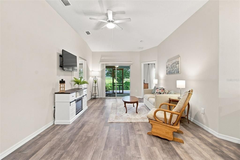 For Sale: $225,000 (3 beds, 2 baths, 1368 Square Feet)