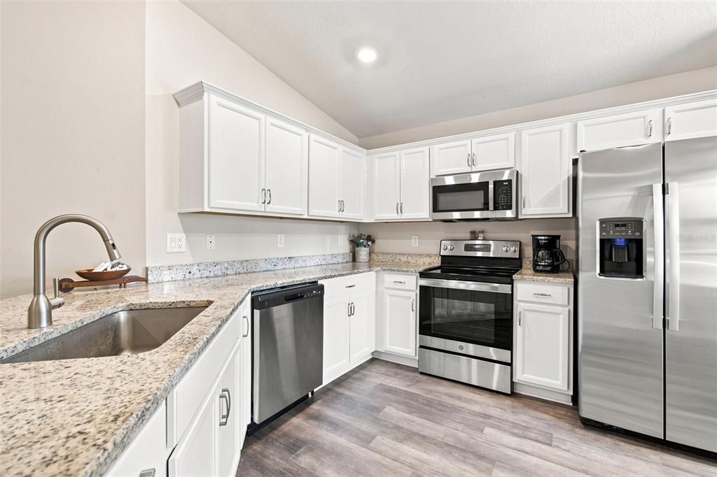 For Sale: $225,000 (3 beds, 2 baths, 1368 Square Feet)
