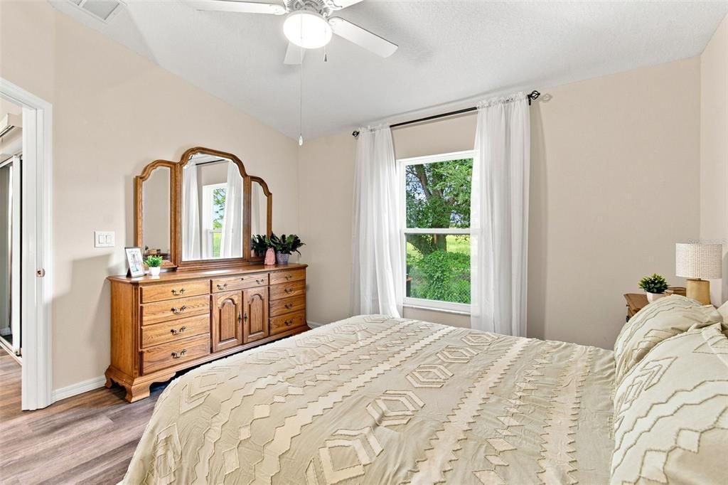 For Sale: $225,000 (3 beds, 2 baths, 1368 Square Feet)