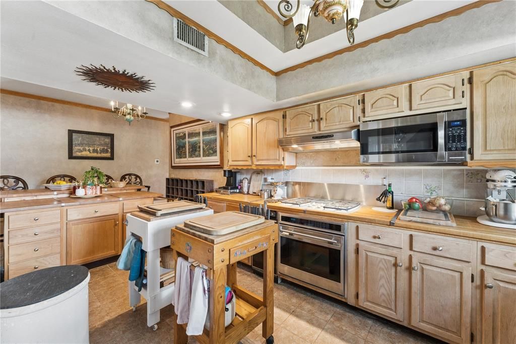 На продажу: $750,000 (5 спален, 2 ванн, 2914 Квадратных фут)