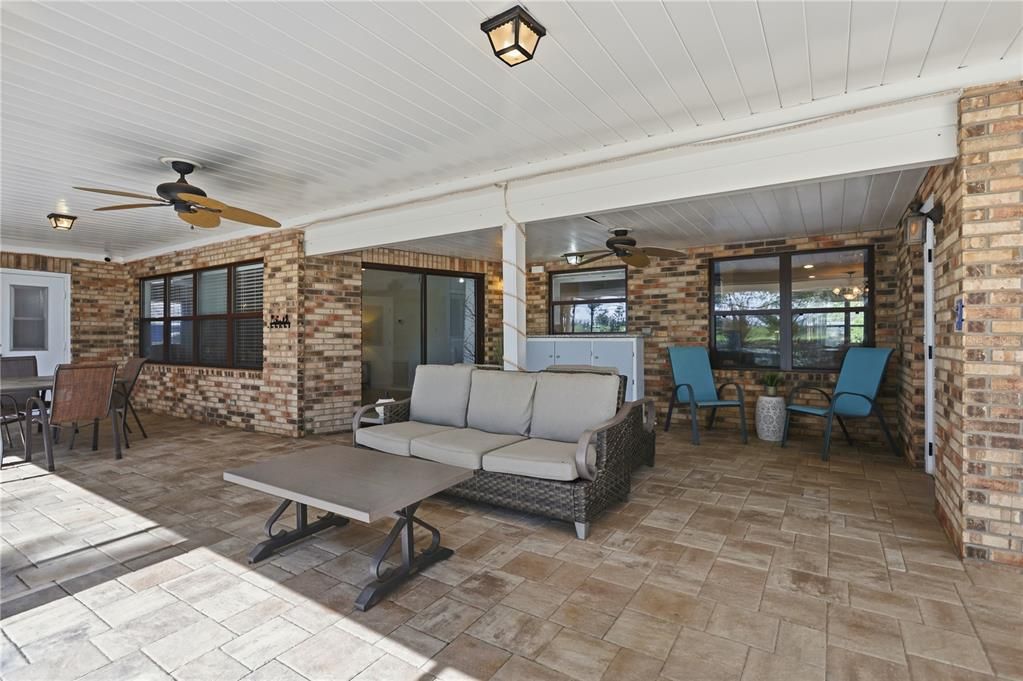 For Sale: $400,000 (3 beds, 2 baths, 2101 Square Feet)