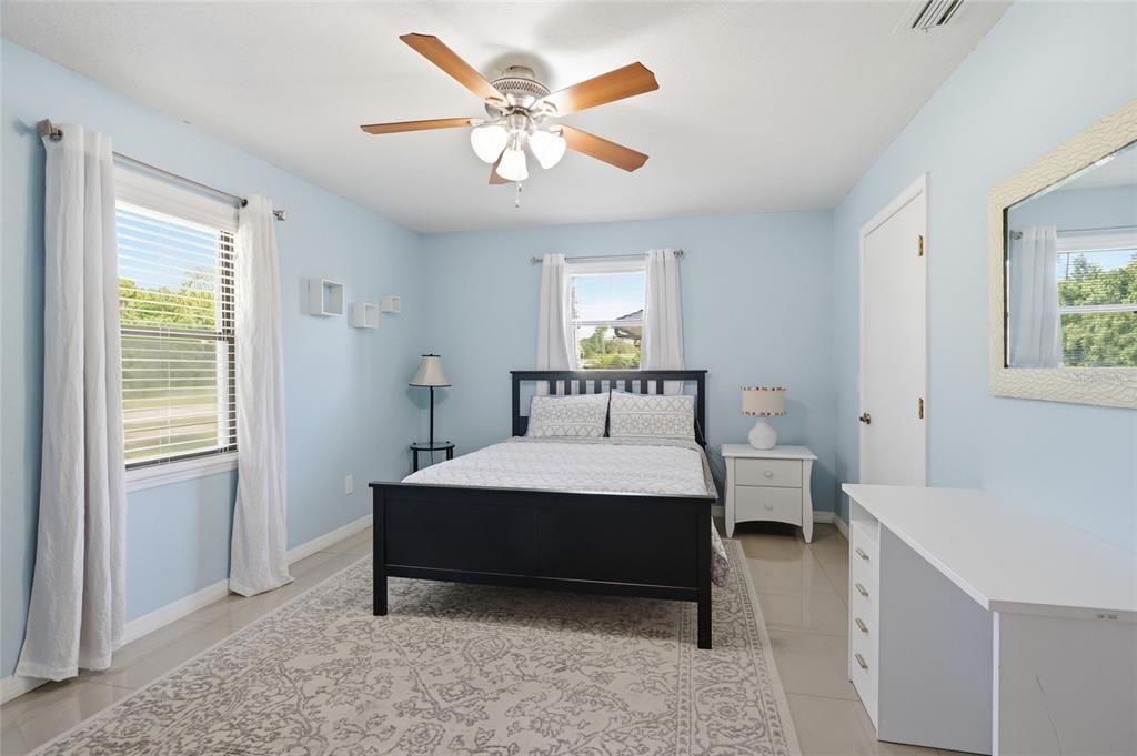 For Sale: $400,000 (3 beds, 2 baths, 2101 Square Feet)