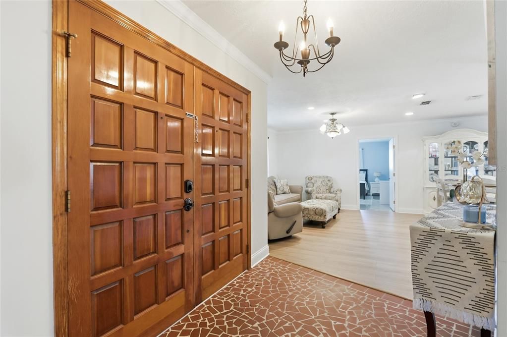 For Sale: $400,000 (3 beds, 2 baths, 2101 Square Feet)