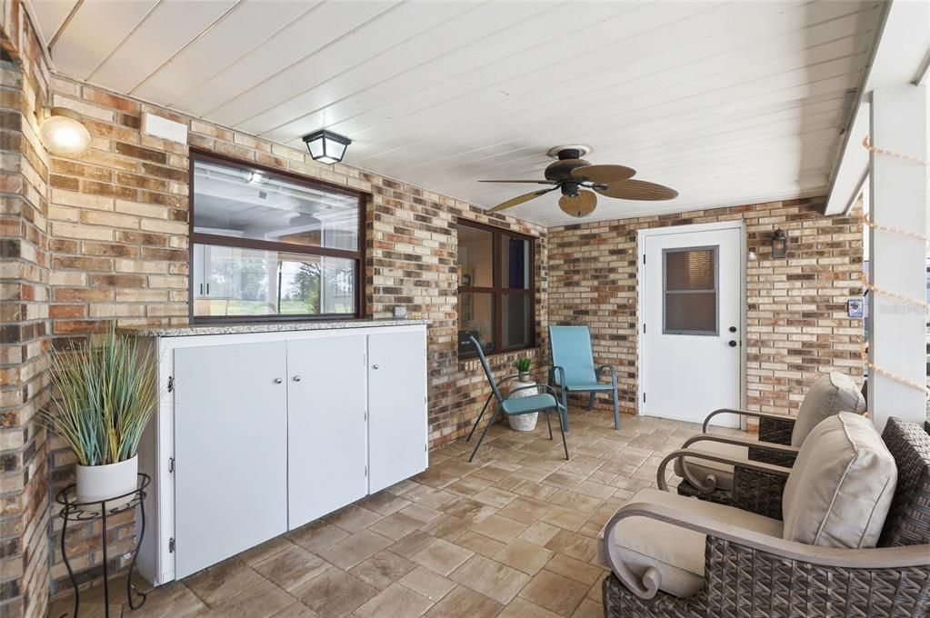 For Sale: $400,000 (3 beds, 2 baths, 2101 Square Feet)