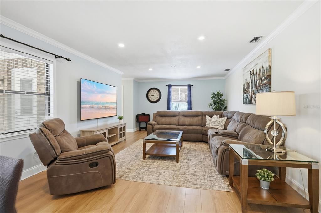 For Sale: $400,000 (3 beds, 2 baths, 2101 Square Feet)