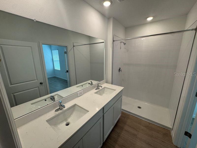 En Renta: $2,595 (4 camas, 2 baños, 1665 Pies cuadrados)