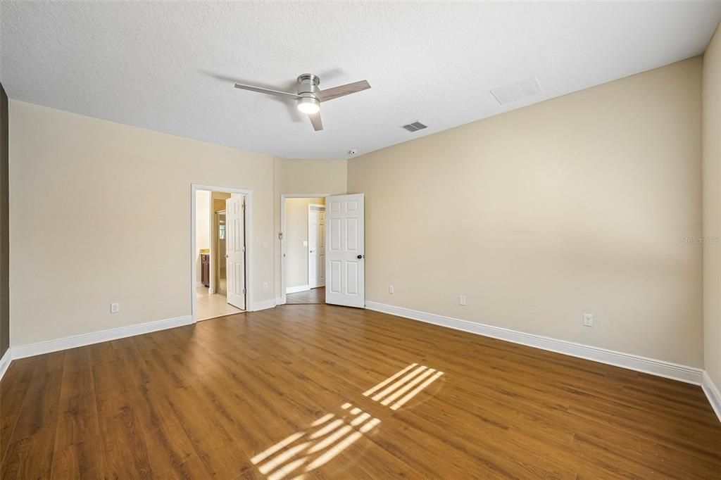 For Sale: $1,197,000 (7 beds, 4 baths, 4742 Square Feet)