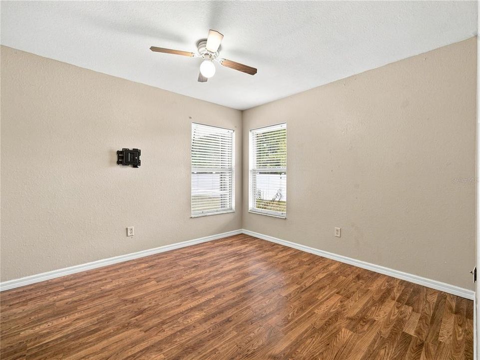 Active With Contract: $339,900 (3 beds, 2 baths, 1604 Square Feet)