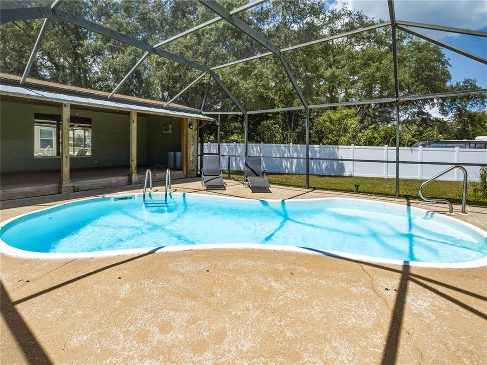 Active With Contract: $339,900 (3 beds, 2 baths, 1604 Square Feet)