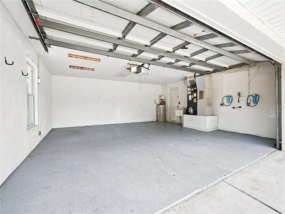Active With Contract: $339,900 (3 beds, 2 baths, 1604 Square Feet)