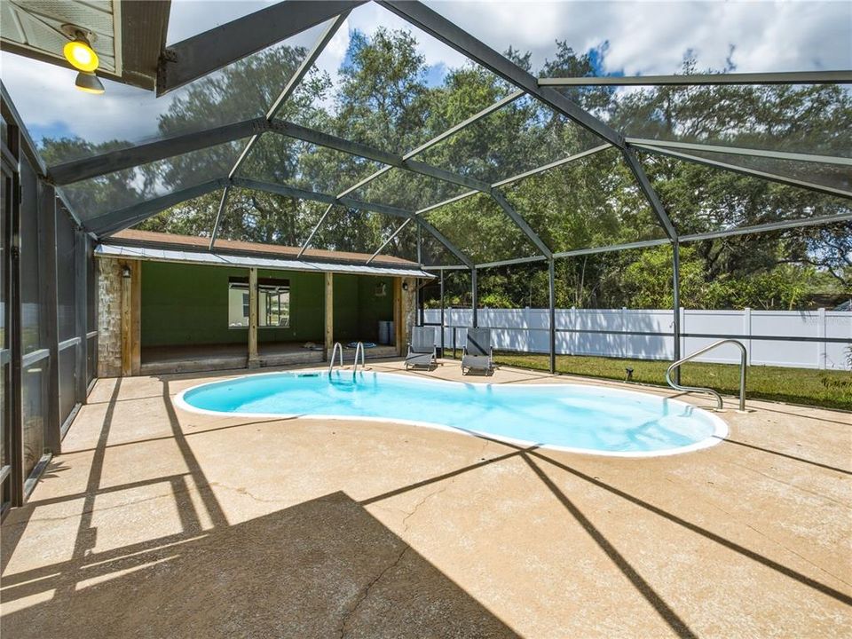 Active With Contract: $339,900 (3 beds, 2 baths, 1604 Square Feet)