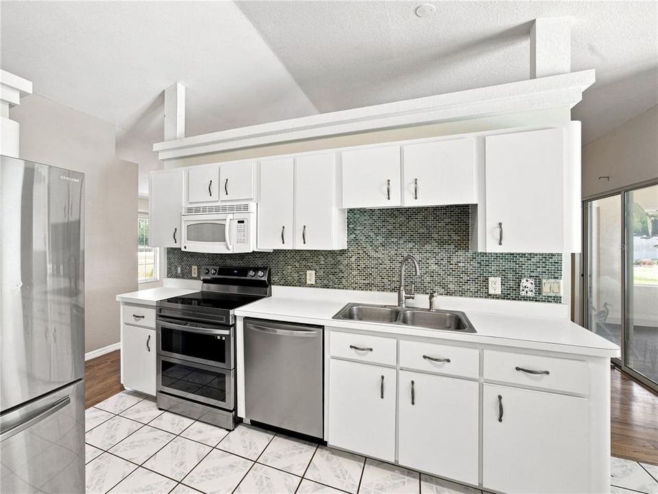 Active With Contract: $339,900 (3 beds, 2 baths, 1604 Square Feet)
