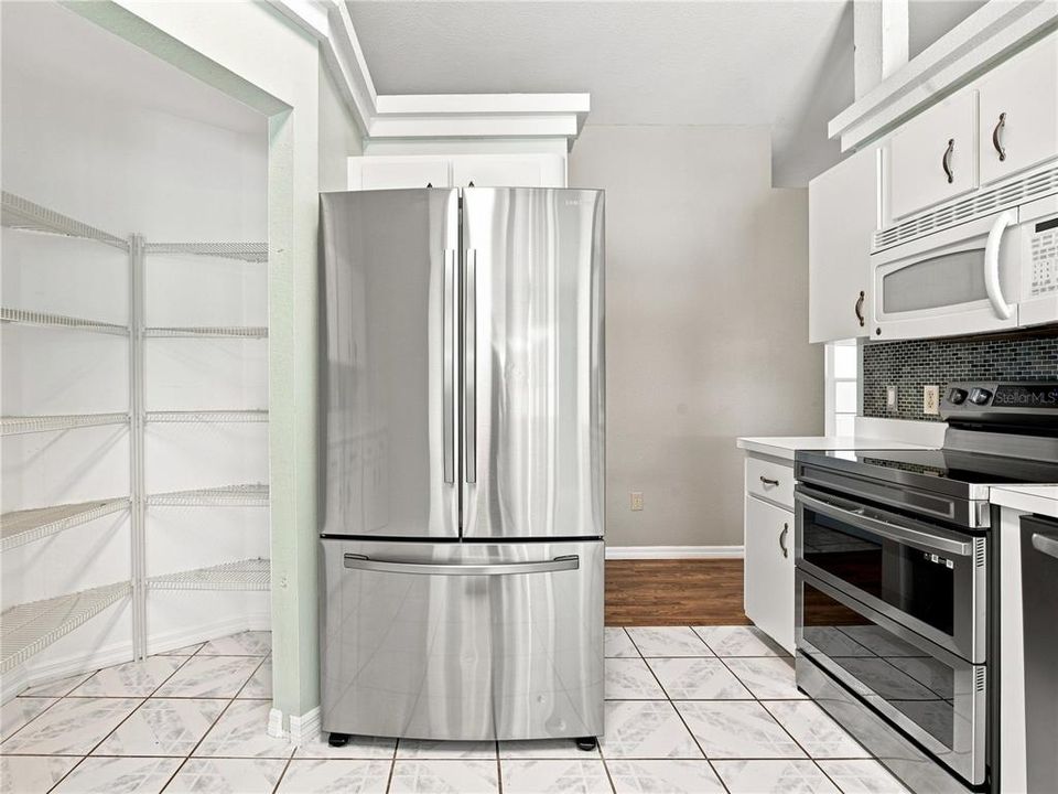 Active With Contract: $339,900 (3 beds, 2 baths, 1604 Square Feet)