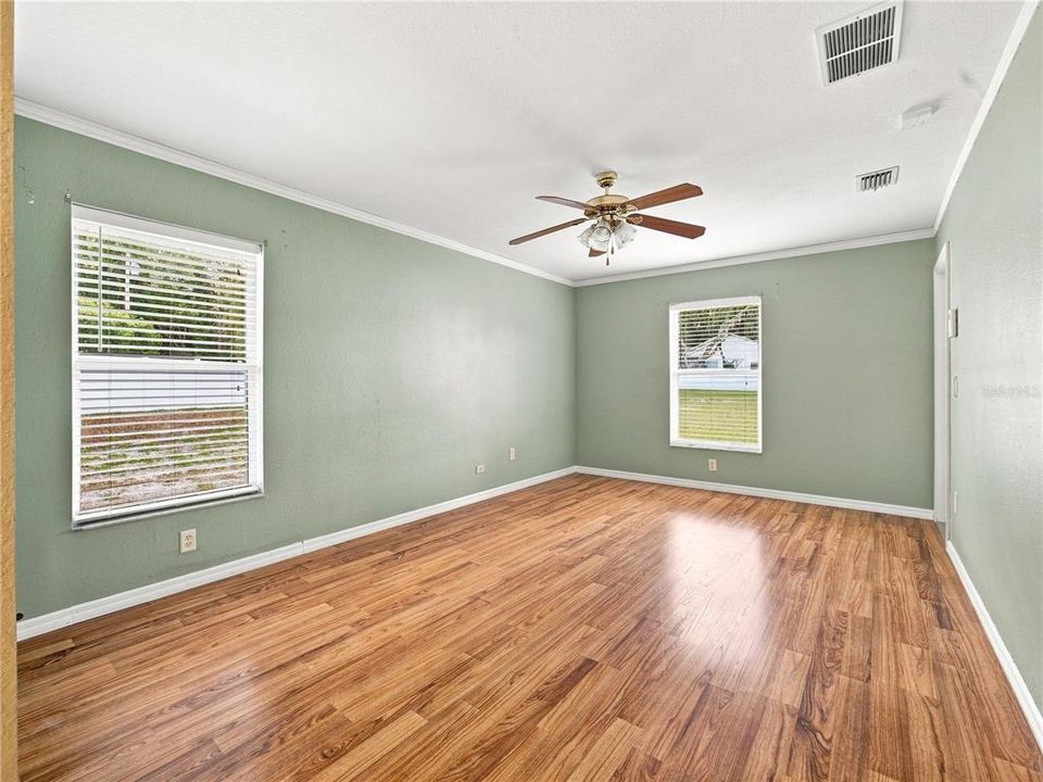 Active With Contract: $339,900 (3 beds, 2 baths, 1604 Square Feet)
