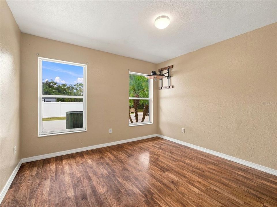 Active With Contract: $339,900 (3 beds, 2 baths, 1604 Square Feet)