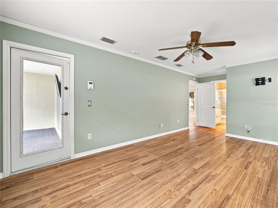 Active With Contract: $339,900 (3 beds, 2 baths, 1604 Square Feet)