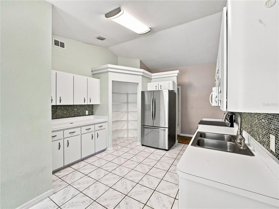 Active With Contract: $339,900 (3 beds, 2 baths, 1604 Square Feet)