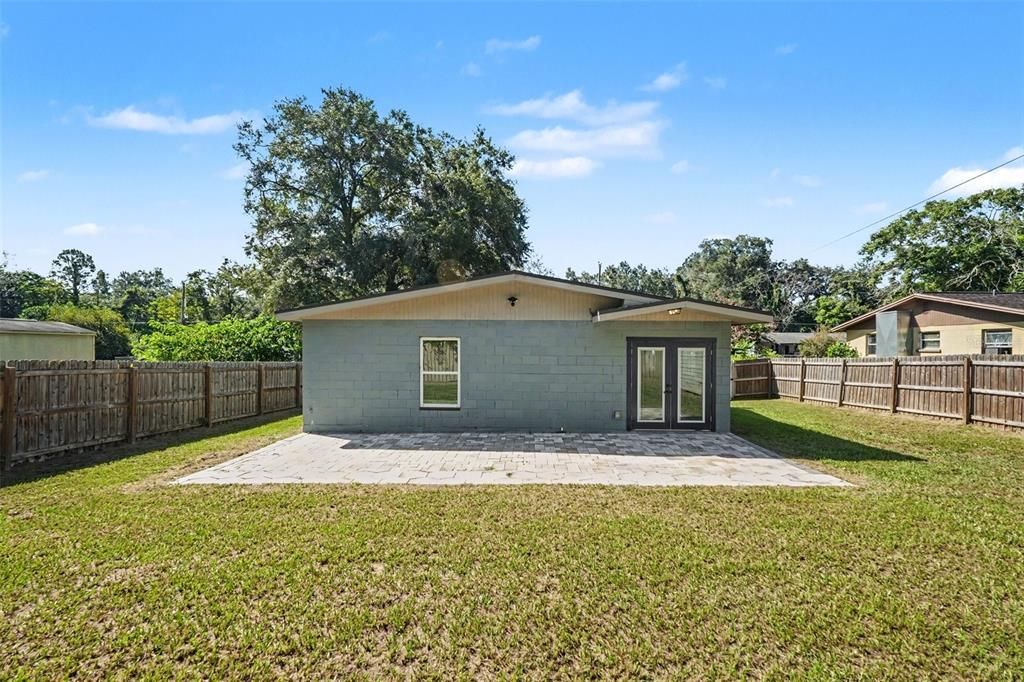 For Rent: $1,800 (3 beds, 2 baths, 1100 Square Feet)