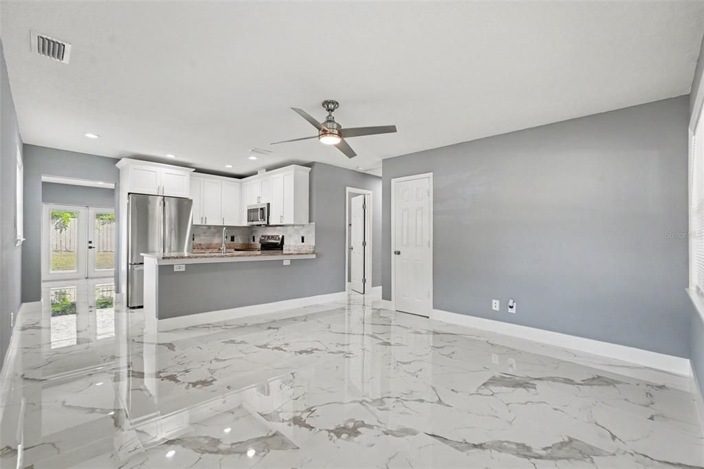 For Rent: $1,800 (3 beds, 2 baths, 1100 Square Feet)