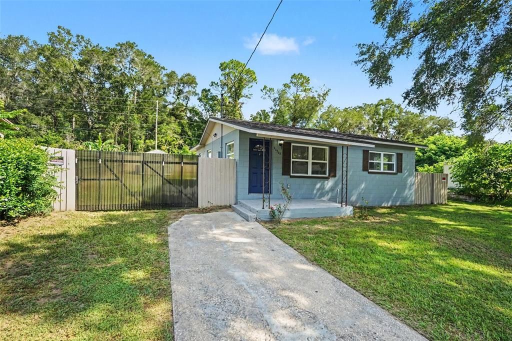 For Rent: $1,800 (3 beds, 2 baths, 1100 Square Feet)