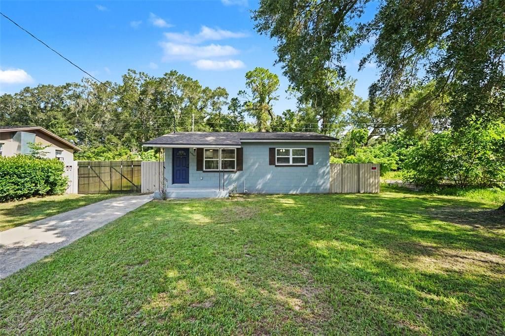 For Rent: $1,800 (3 beds, 2 baths, 1100 Square Feet)