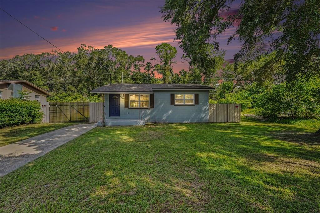 For Rent: $1,800 (3 beds, 2 baths, 1100 Square Feet)