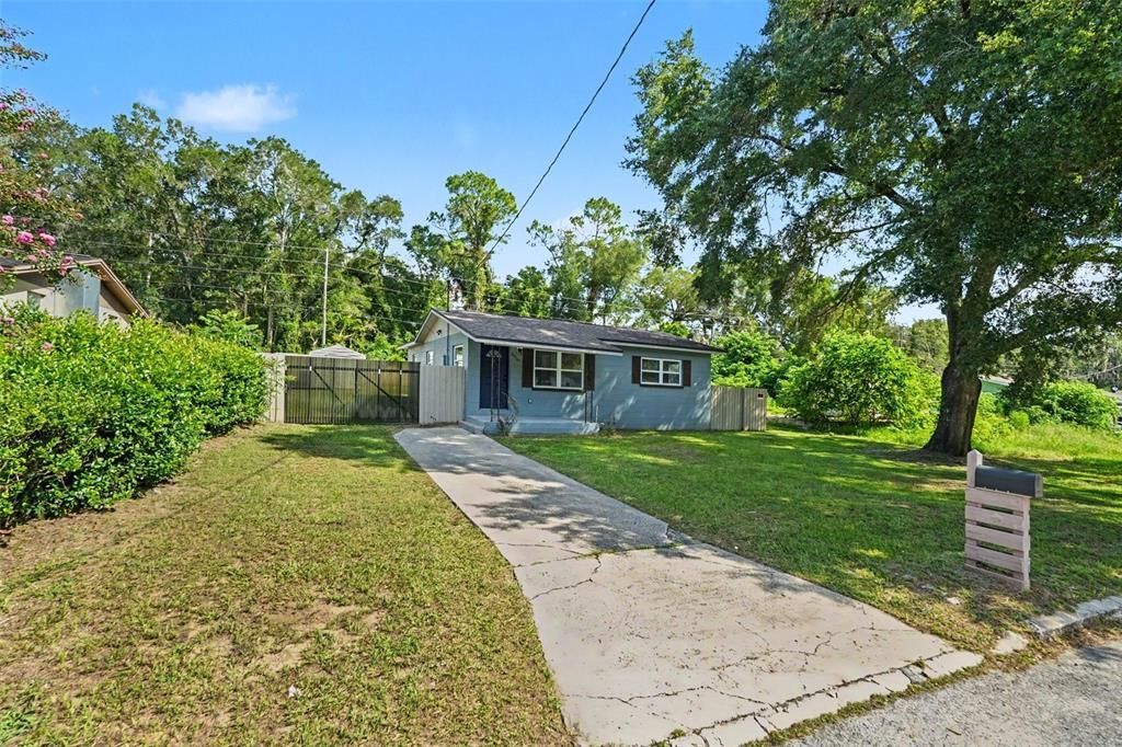 For Rent: $1,800 (3 beds, 2 baths, 1100 Square Feet)
