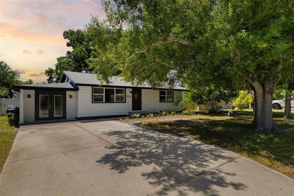 For Sale: $330,000 (3 beds, 2 baths, 1261 Square Feet)