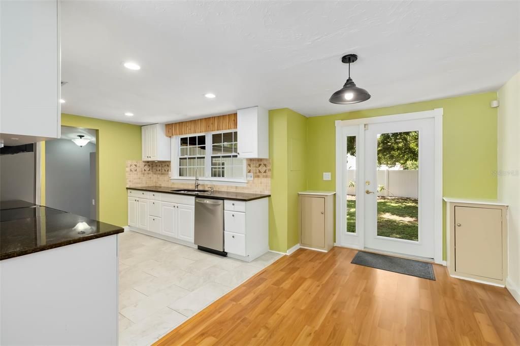 For Sale: $330,000 (3 beds, 2 baths, 1261 Square Feet)