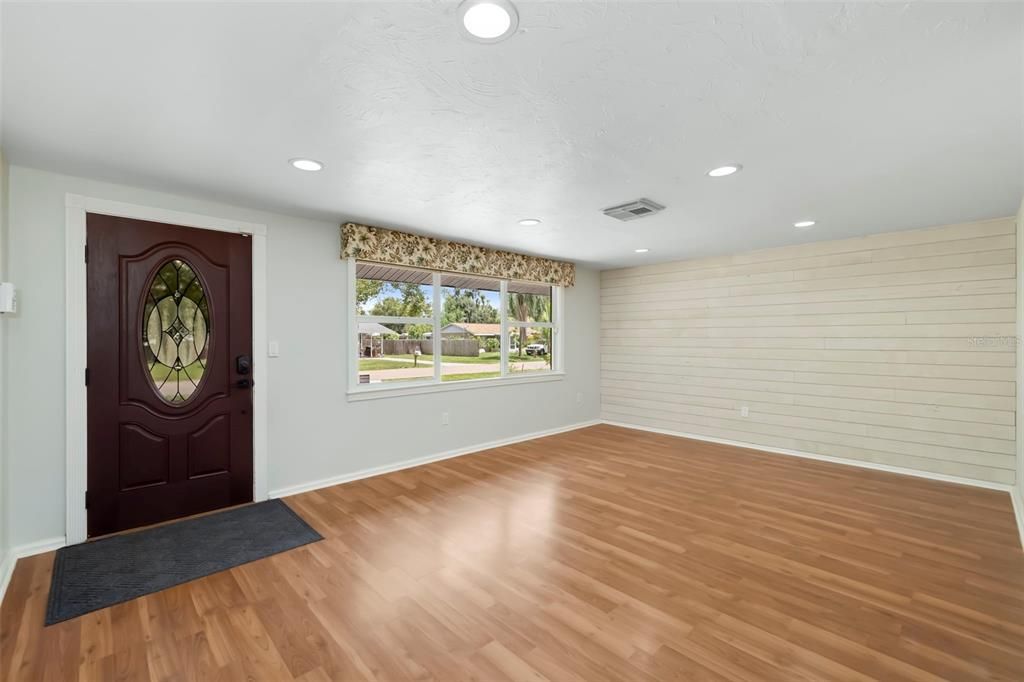For Sale: $330,000 (3 beds, 2 baths, 1261 Square Feet)