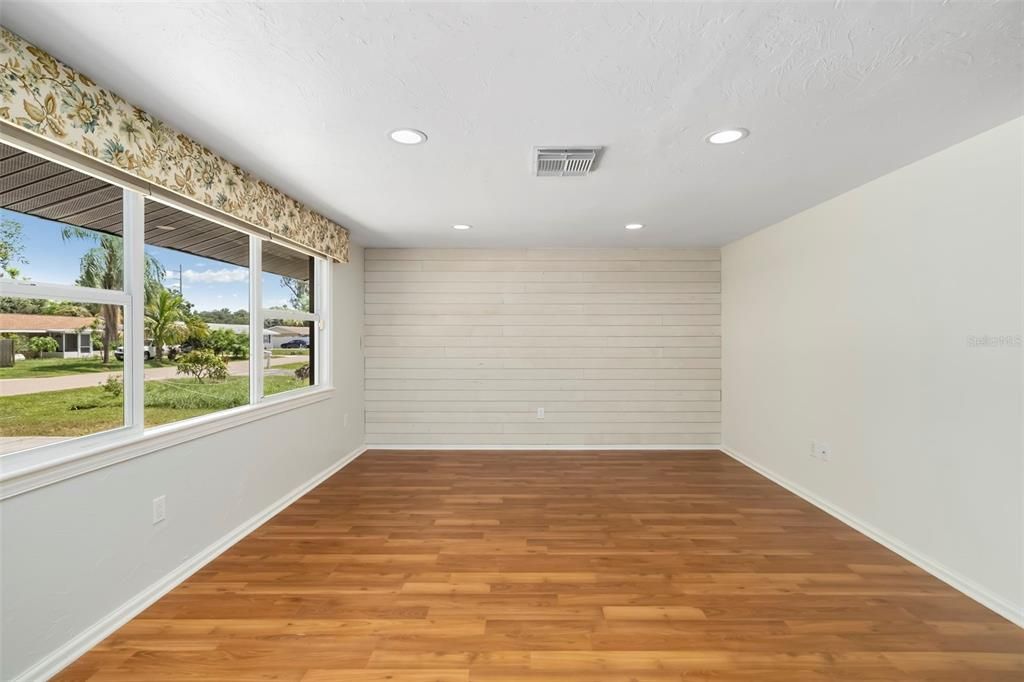 For Sale: $330,000 (3 beds, 2 baths, 1261 Square Feet)