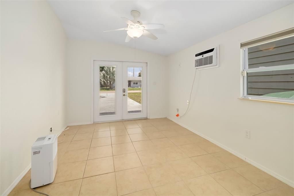 For Sale: $330,000 (3 beds, 2 baths, 1261 Square Feet)
