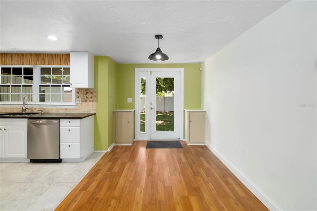 For Sale: $330,000 (3 beds, 2 baths, 1261 Square Feet)