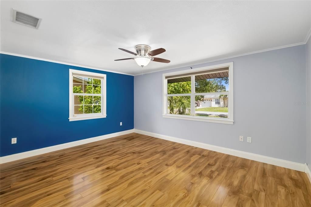 For Sale: $330,000 (3 beds, 2 baths, 1261 Square Feet)