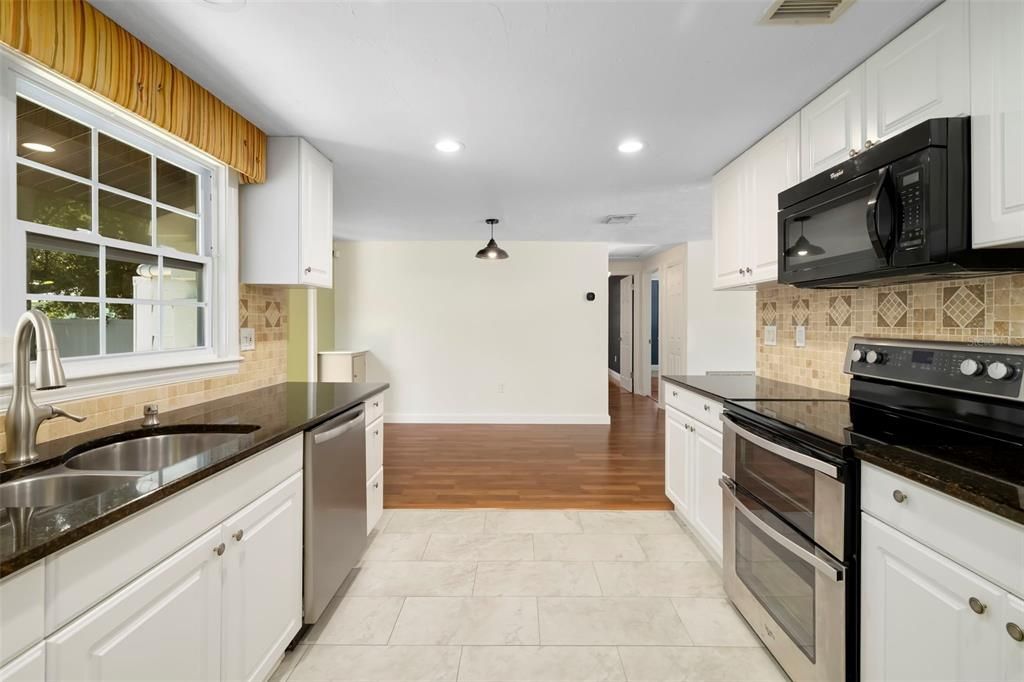 For Sale: $330,000 (3 beds, 2 baths, 1261 Square Feet)