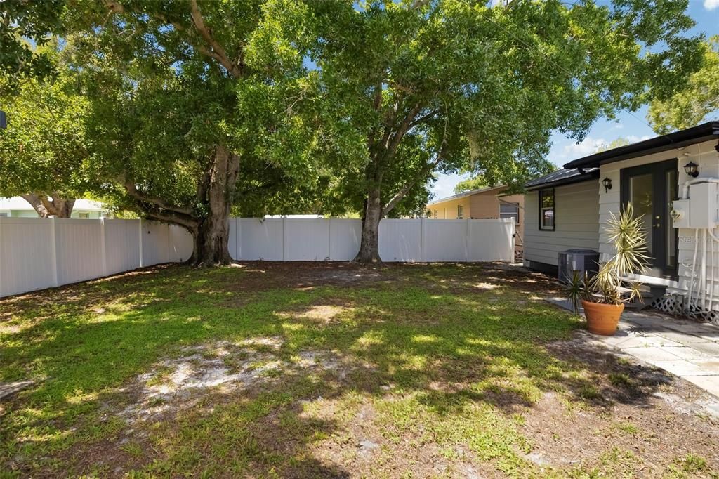 For Sale: $330,000 (3 beds, 2 baths, 1261 Square Feet)