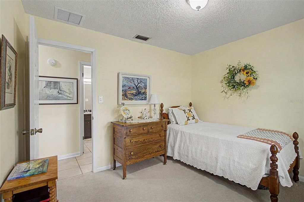For Sale: $325,000 (3 beds, 2 baths, 1939 Square Feet)