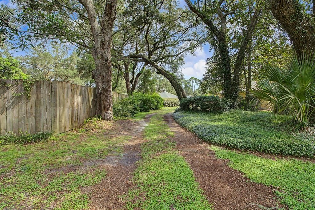 For Sale: $325,000 (3 beds, 2 baths, 1939 Square Feet)